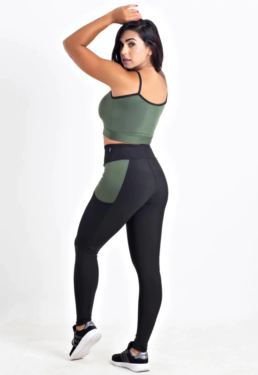 Calça Legging Preta com Verde Militar e Cropped Alcinha Conjunto Fitness