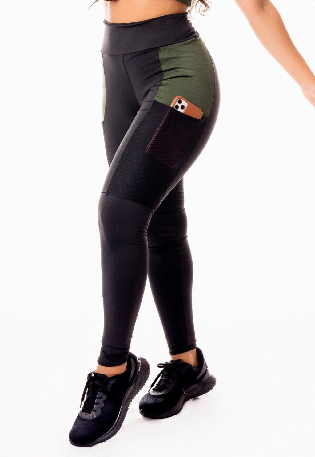 Calça Legging Fitness Academia Preta com e Verde Militar Cintura Alta Detalhe em Tela Dry Fit