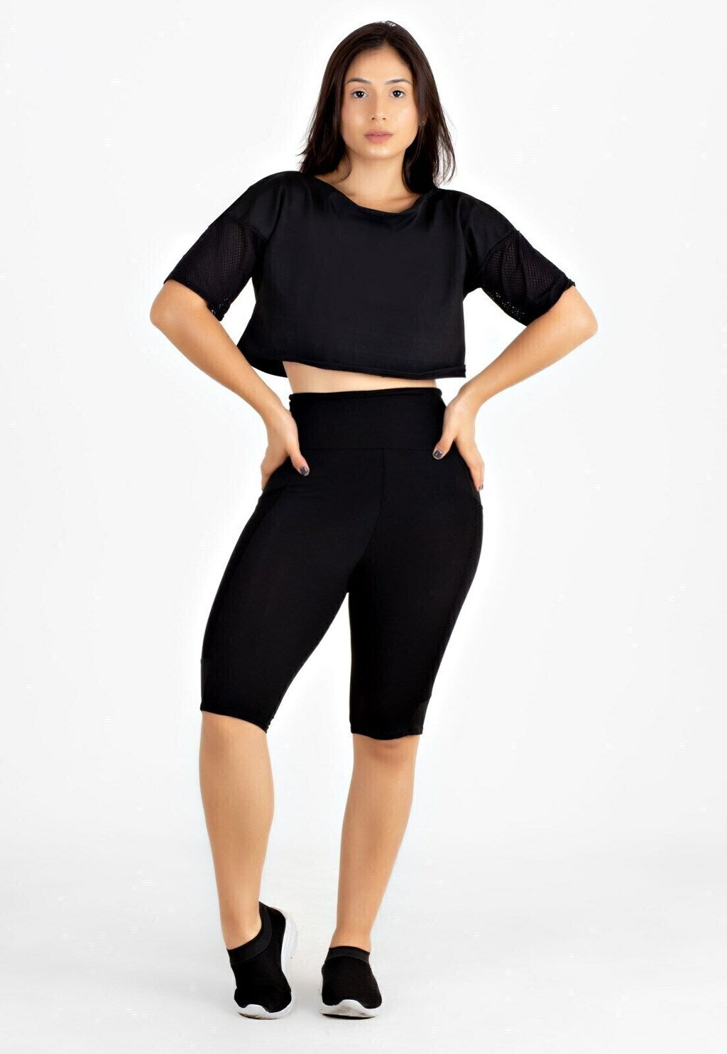 Bermuda com Bolso e Cropped Manga de Tela Conjunto Fitness