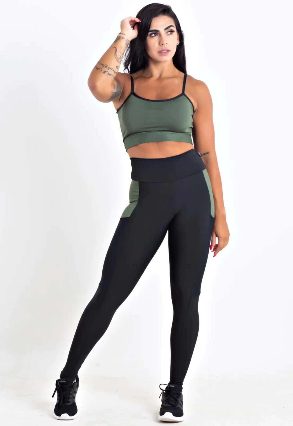 Calça Legging Preta com Verde Militar e Cropped Alcinha Conjunto Fitness