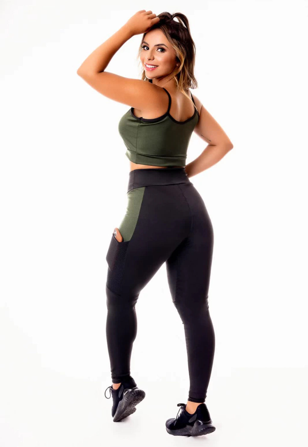 Calça Legging Preta com Verde Militar e Cropped Alcinha Conjunto Fitness