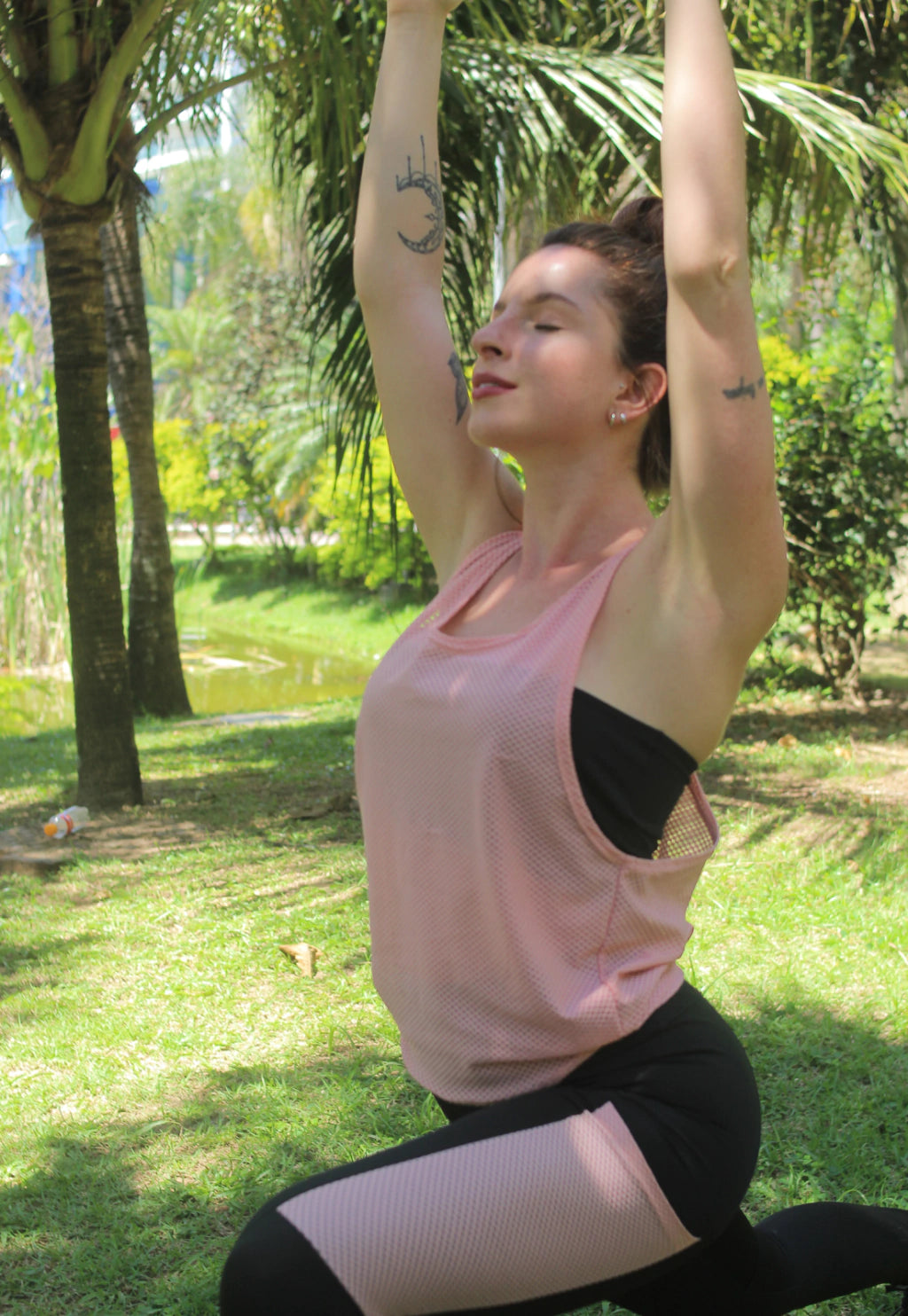 Calça Legging com Bolso em Tela Dry + Regata de Tela + Top Tomara que Caia Preto com Rosé Conjunto Fitness