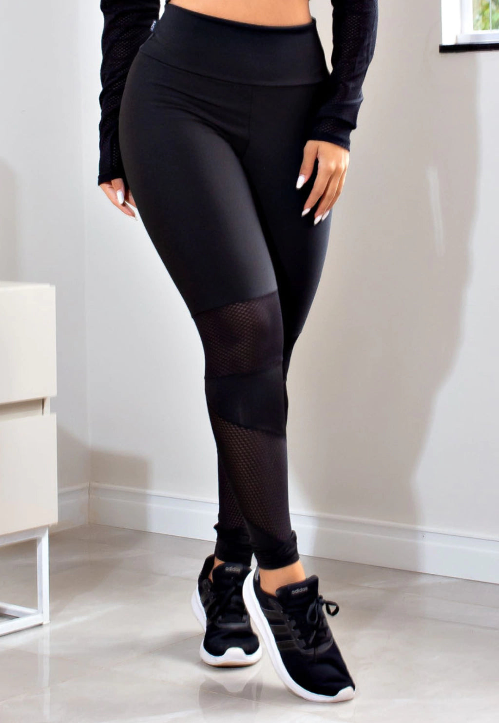 Calça Legging Fitness Cintura Alta Academia Preta com Detalhe em Tela Dry Fit