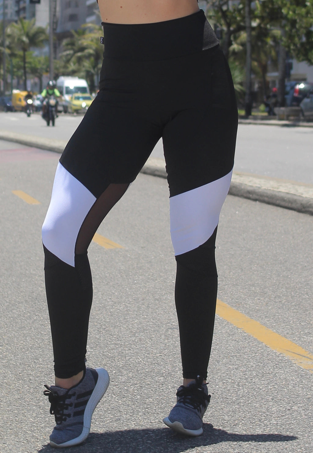 Calça Legging e Tela Preto Cintura Alta Assimétrica com Detalhe em Tulê