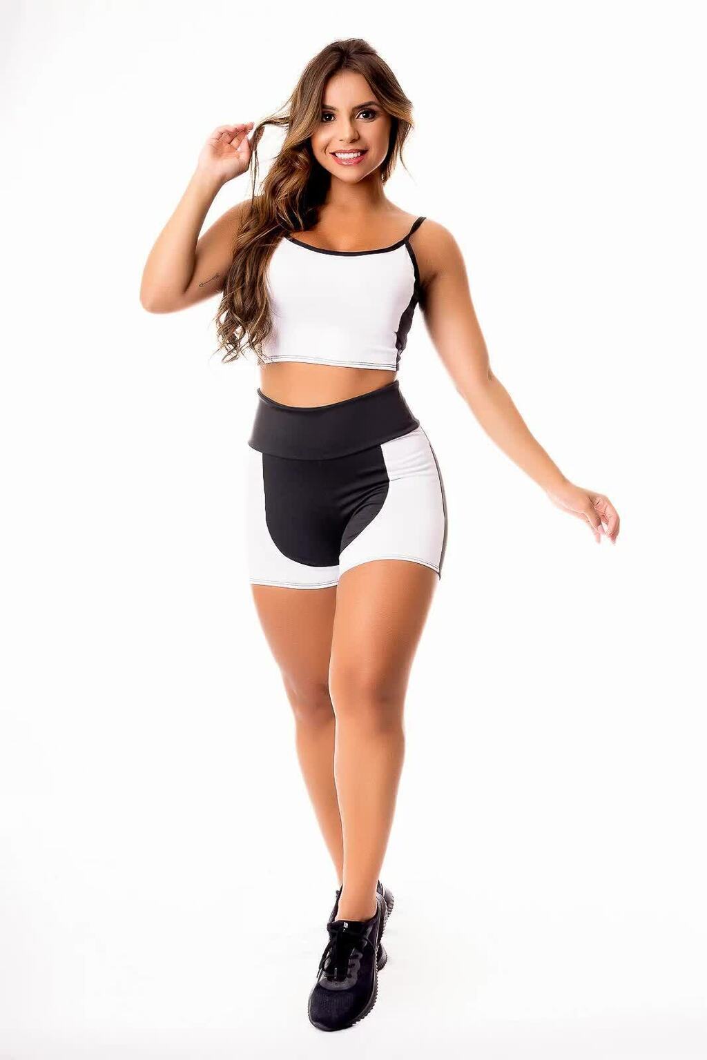 Short Preto com Branco Cintura Alta e Cropped Alcinha Academia Conjunto Fitness Feminino
