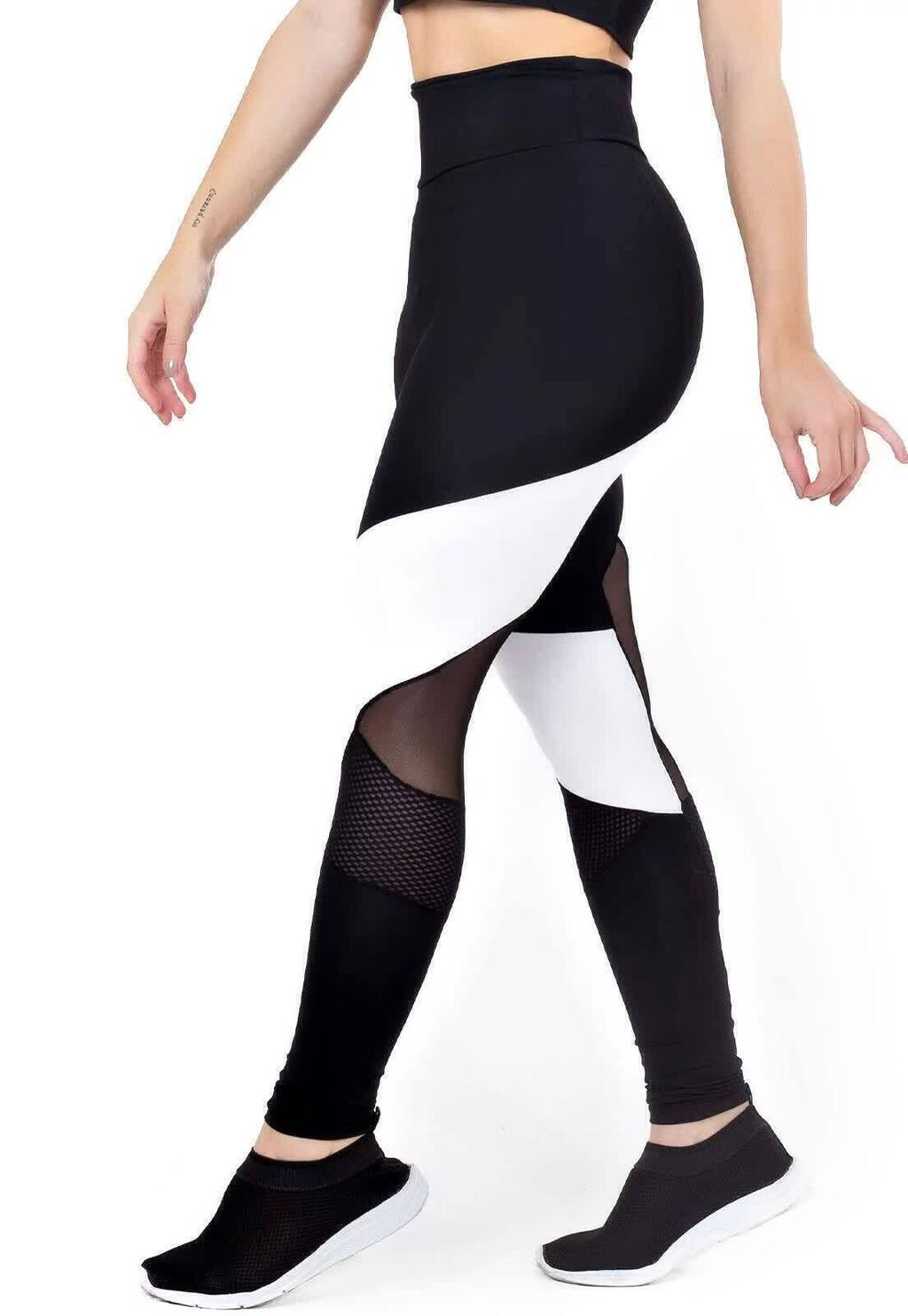 Calça Legging e Tela Preto Cintura Alta Assimétrica com Detalhe em Tulê