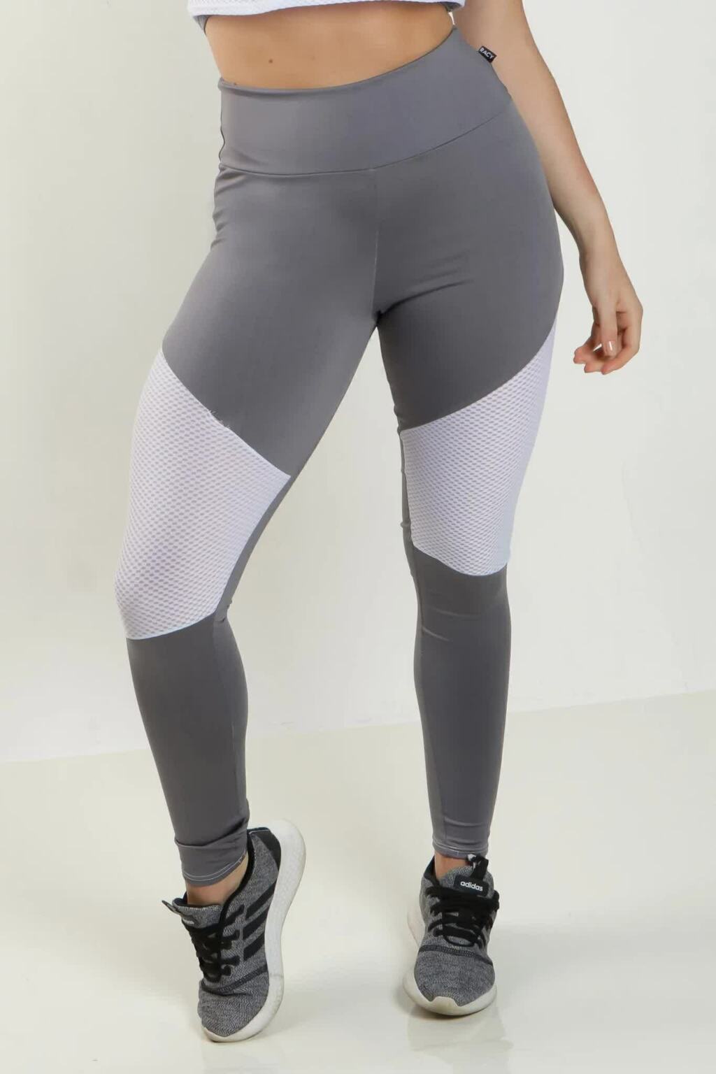 Calça Legging Cintura Alta Assimétrica com com Branco Detalhe em Tulê Cinza