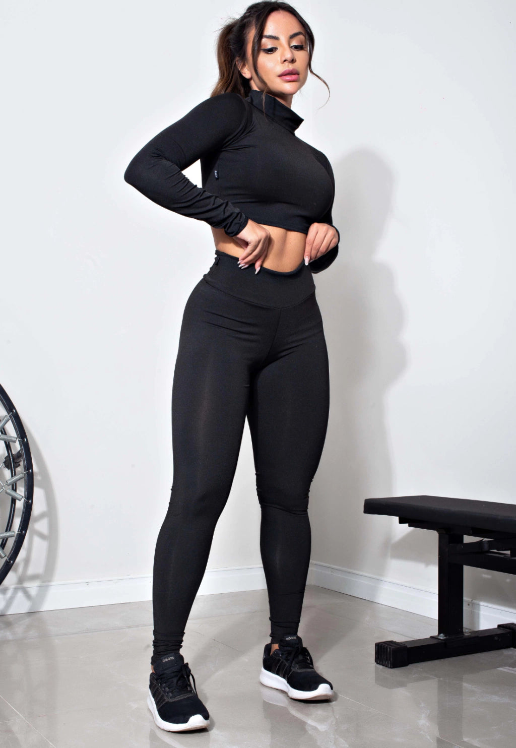 Fitness Cropped Manga Longa e Calça Legging Preto Conjunto Fitness